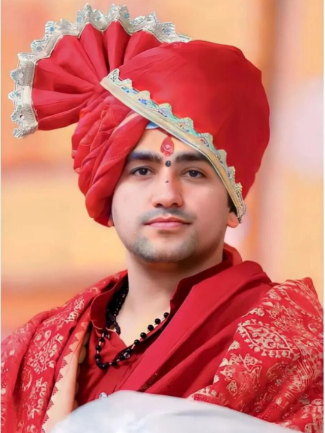 Know who is Maharaj Dhirendra Shastri